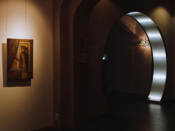 Bright Ideas: Choosing the Right Lights for Your Art Space