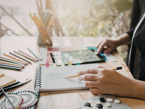 Digital Art vs. Traditional Paintings: Pros and Cons