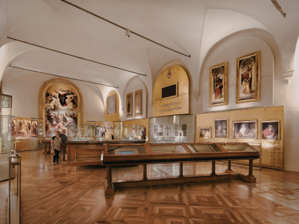Gallery vs. Museum Exhibitions: Where to Find Inspiration