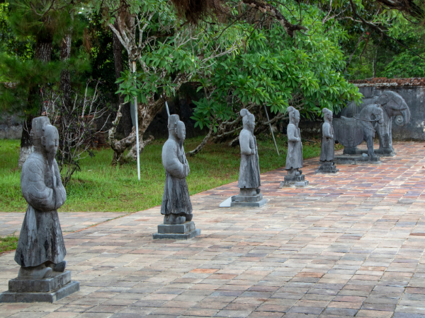 Most Beautiful Memorial Sculptures and Their Hidden Meanings